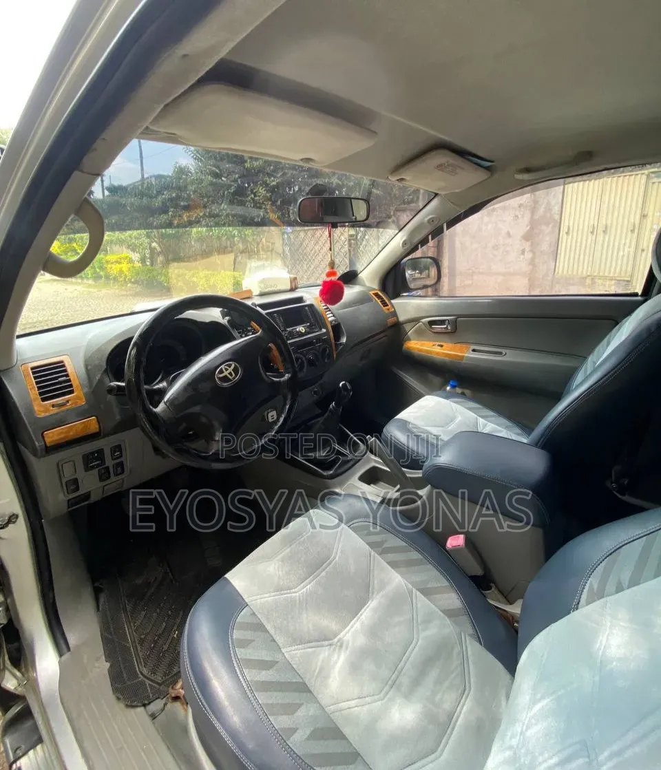 Toyota Hilux 2011 Silver