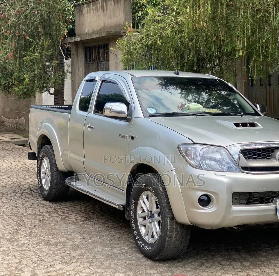 Toyota Hilux 2011 Silver