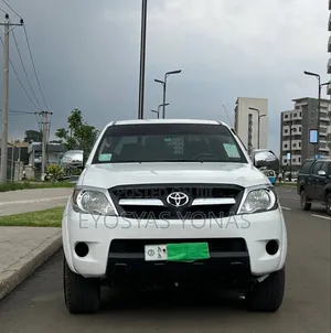 Toyota Hilux 2006 White