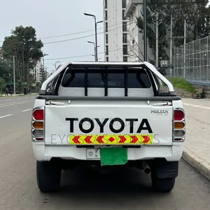 Toyota Hilux 2006 White