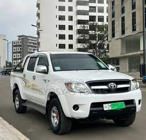 Toyota Hilux 2006 White