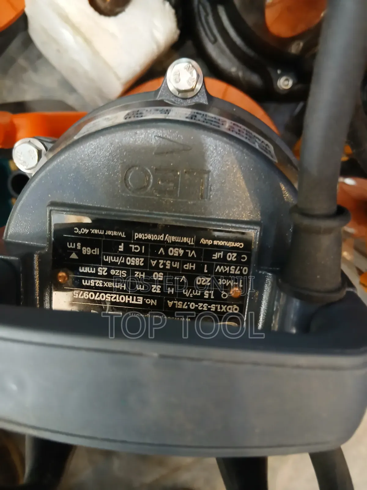 LEO QDX1.5-32-0.75LA Single-Phase Submersible Drainage Water Pump.