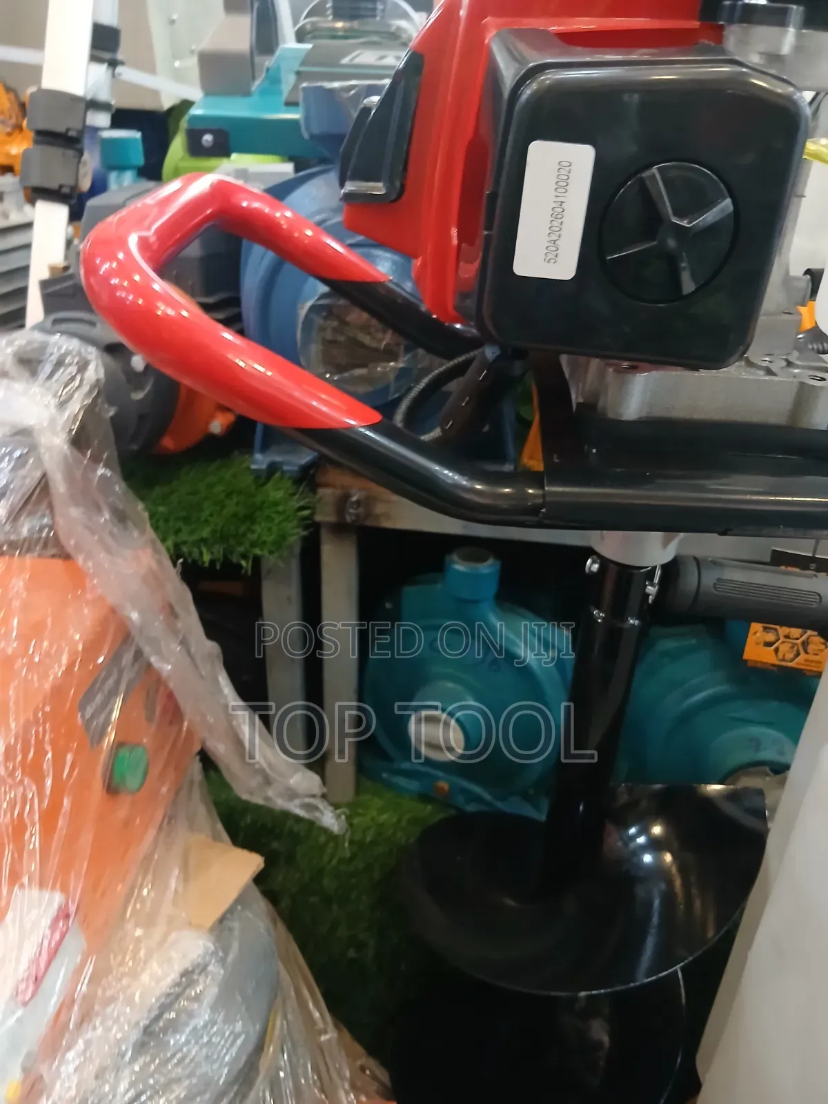 የቤንዚን ኃይል የሚጠቀም የመሬት መቆፈሪያ (Post Hole Digger / Earth Auger)