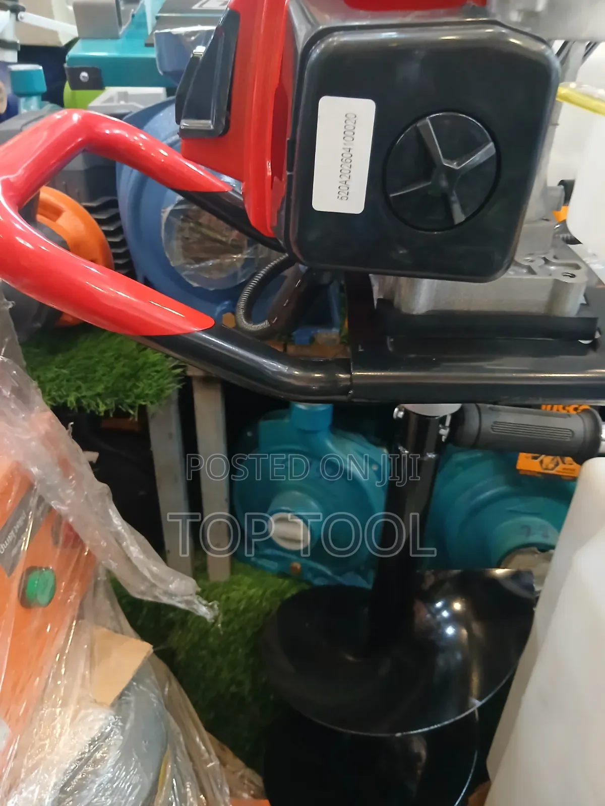 የቤንዚን ኃይል የሚጠቀም የመሬት መቆፈሪያ (Post Hole Digger / Earth Auger)