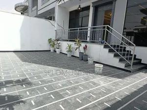 7bdrm House in Adis Ababa, Bole for sale