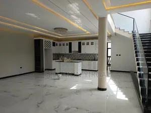 7bdrm House in Adis Ababa, Bole for sale