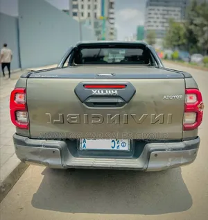 Toyota Hilux 2021 Green