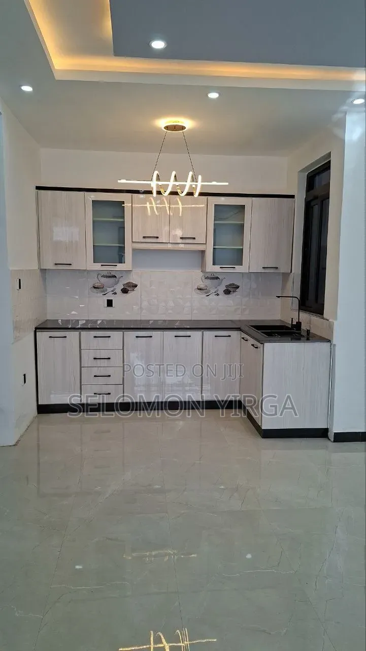 5bdrm House in Adis Ababa, Bole for sale