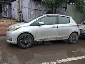 Toyota Yaris 2011 Silver