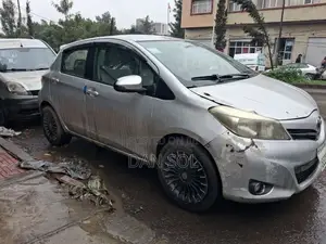 Toyota Yaris 2011 Silver