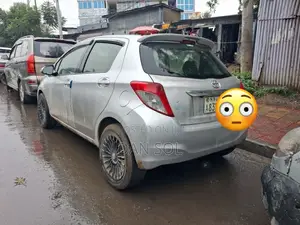 Toyota Yaris 2011 Silver