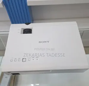 Projector Sony VPL-DX102