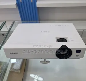 Projector Sony VPL-DX102