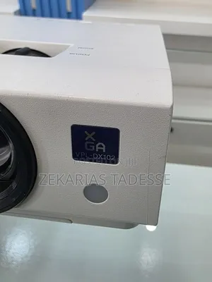 Projector Sony VPL-DX102