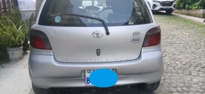 Toyota Vitz 2001 Silver