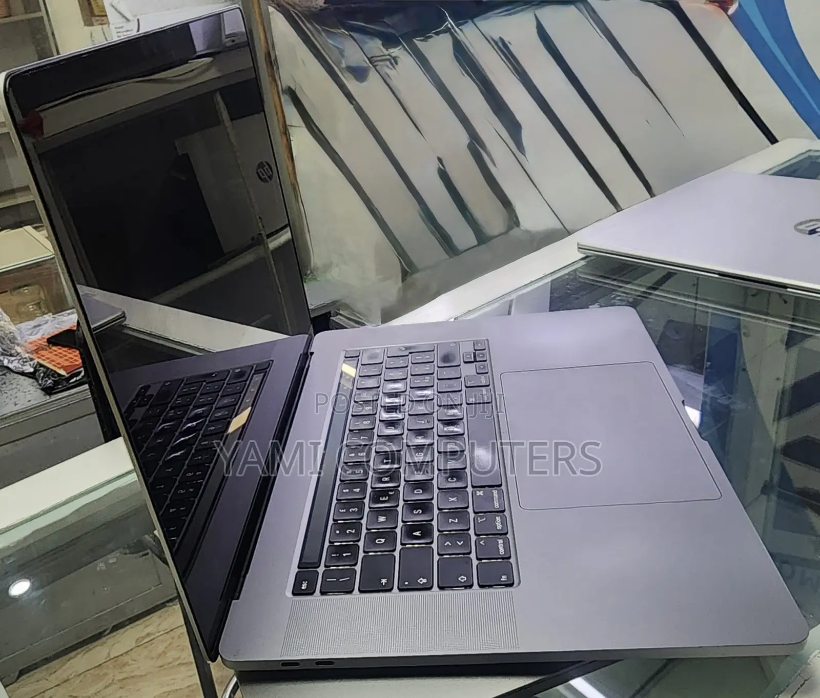 New Laptop Apple MacBook Pro 2019 16GB Intel Core i7 SSD 512GB