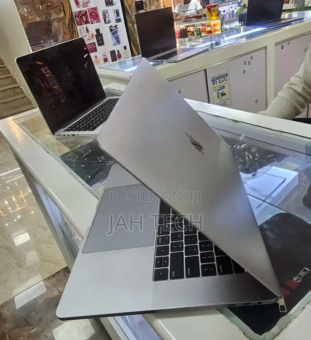 New Laptop Apple MacBook Pro 2019 16GB Intel Core i7 SSD 512GB