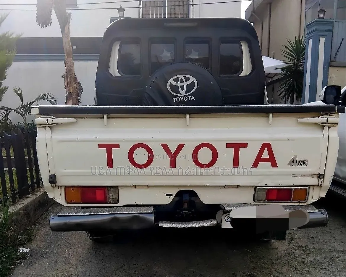 Toyota Land Cruiser 2018 Off white
