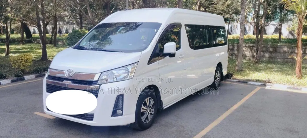 Toyota HiAce 2022 White