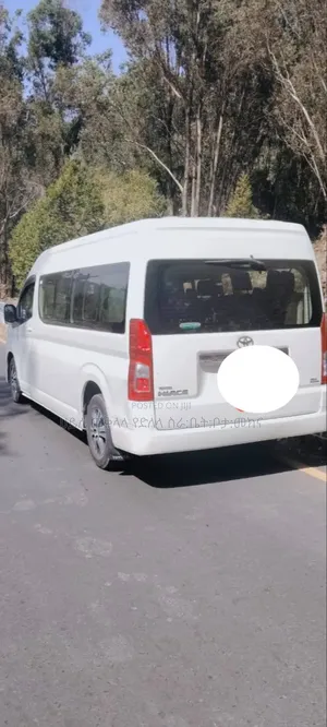 Toyota HiAce 2022 White