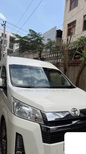 Toyota HiAce 2022 White