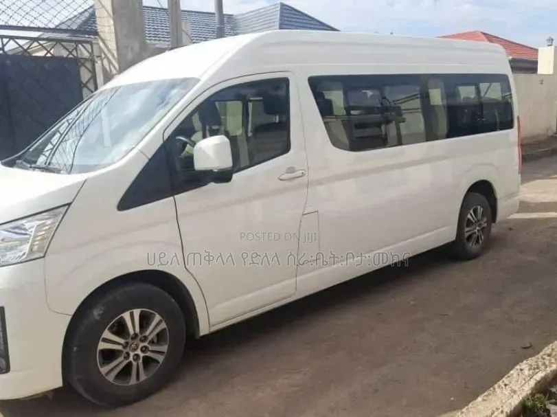 Toyota HiAce 2022 White