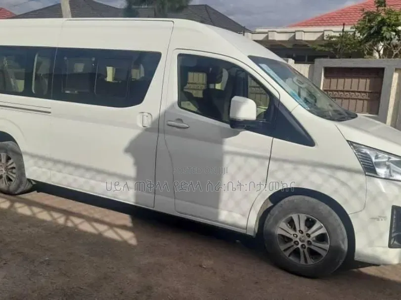 Toyota HiAce 2022 White