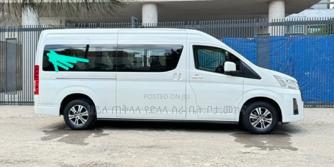 Toyota HiAce 2022 White