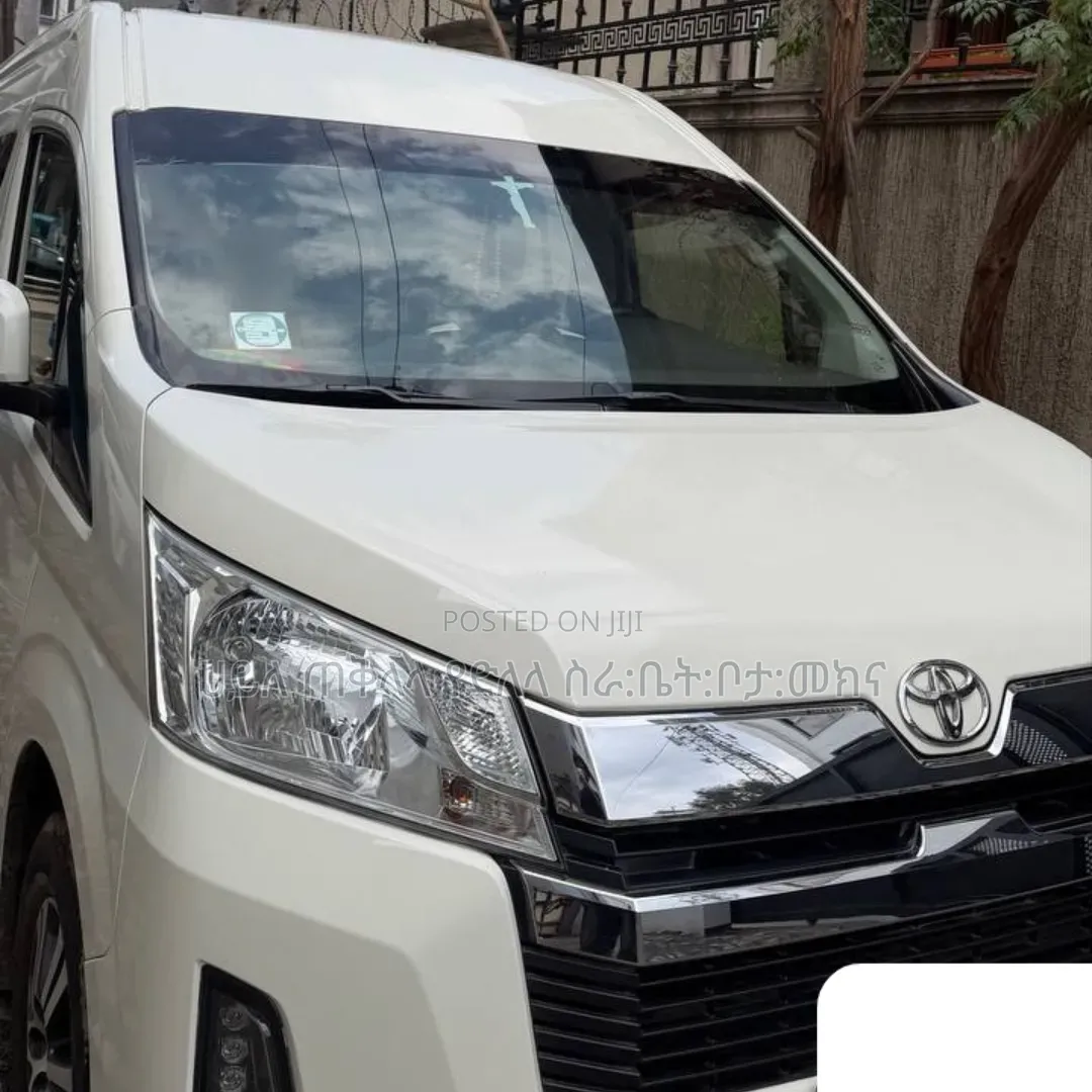 Toyota HiAce 2022 White