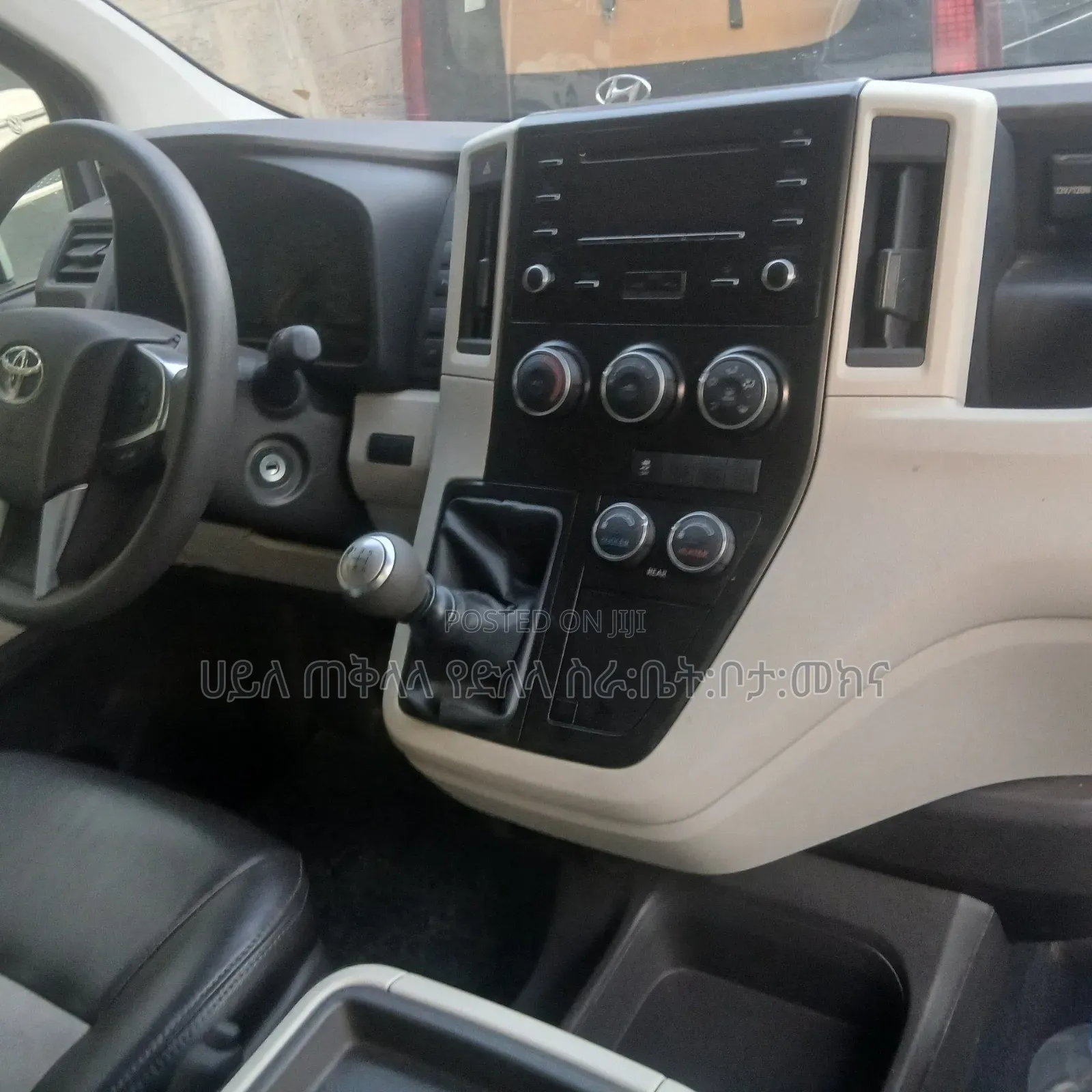 Toyota HiAce 2022 White