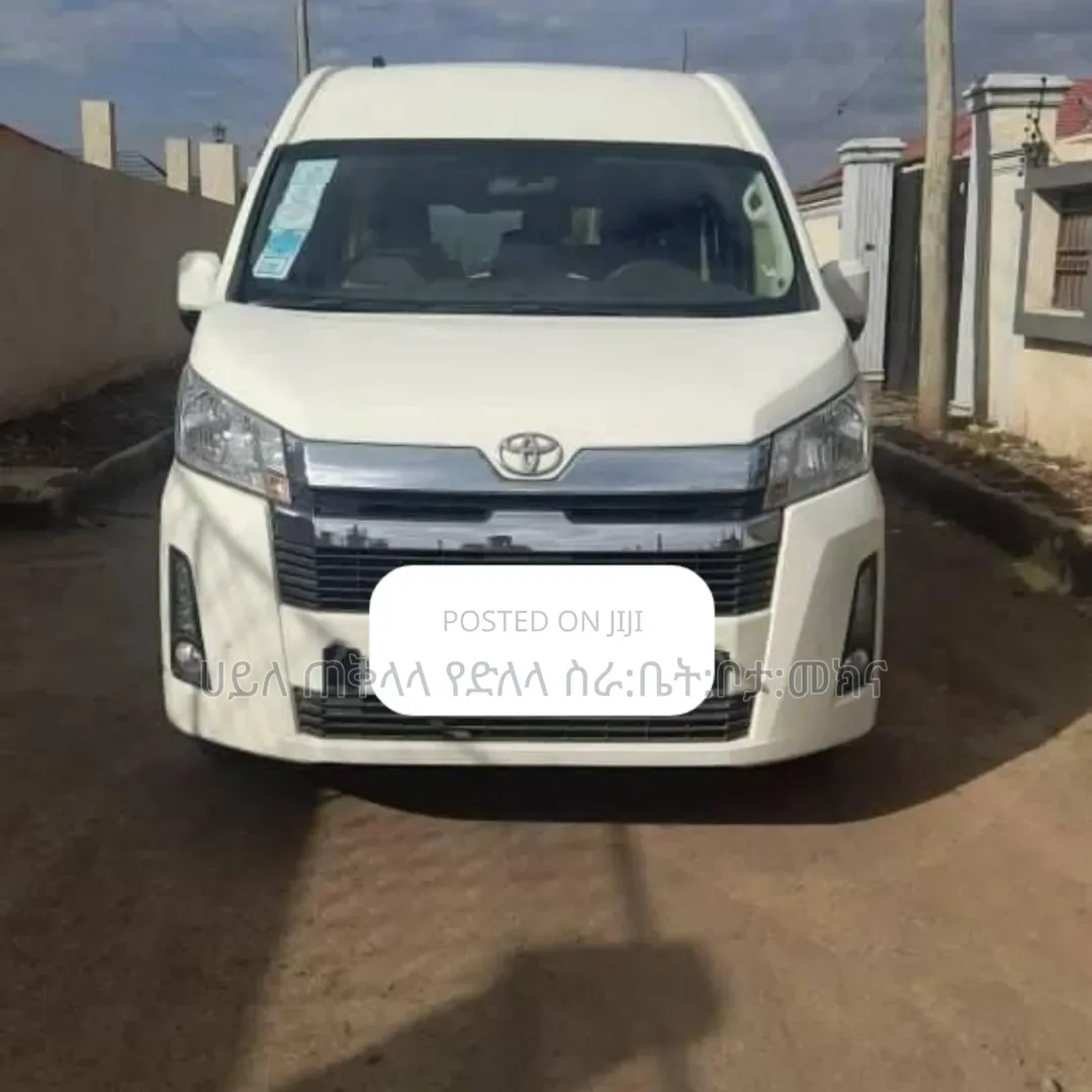 Toyota HiAce 2022 White