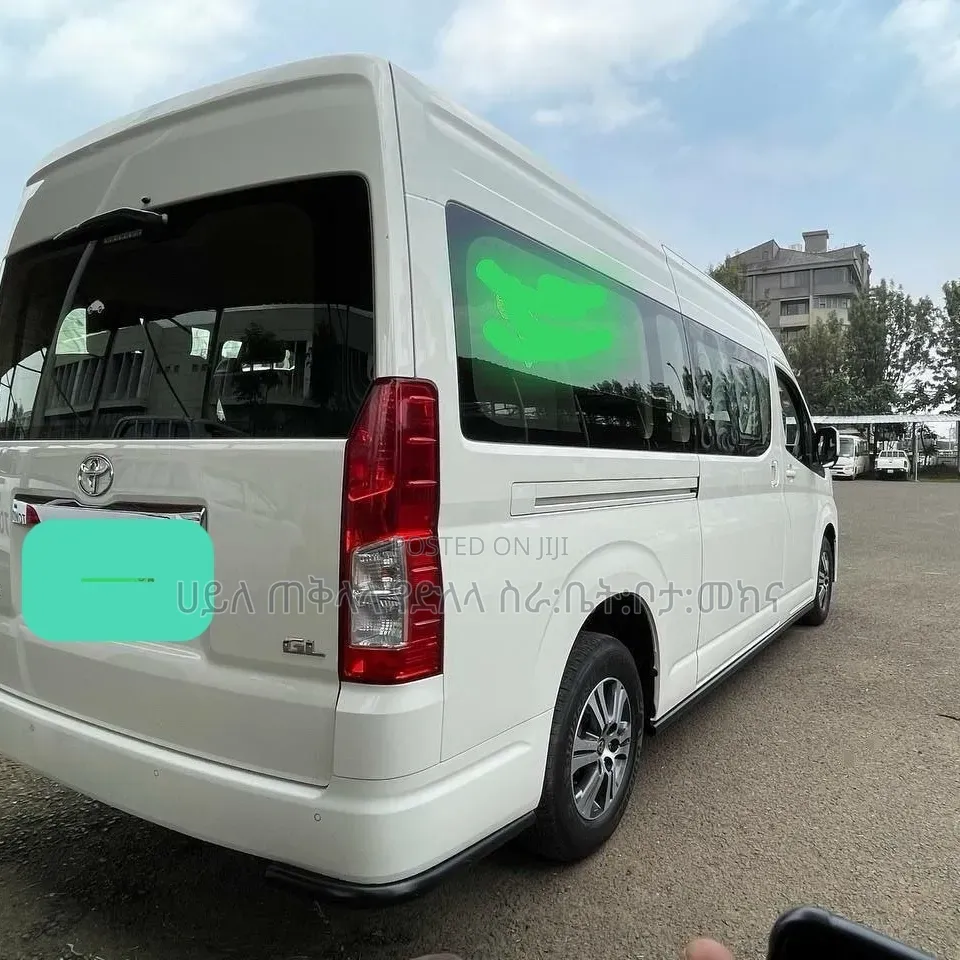 Toyota HiAce 2022 White
