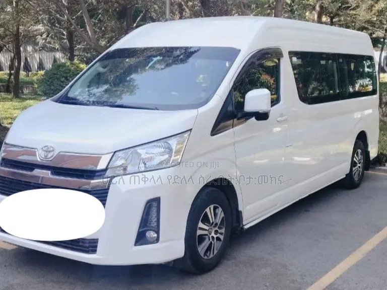 Toyota HiAce 2022 White