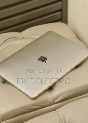 New Laptop Apple MacBook Pro 2020 32GB Intel Core i7 SSD 512GB