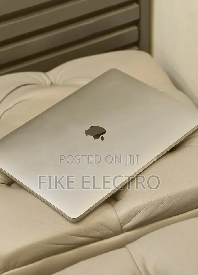 New Laptop Apple MacBook Pro 2020 32GB Intel Core i7 SSD 512GB
