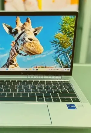 New Laptop HP EliteBook 830 G8 16GB Intel Core i5 SSD 512GB
