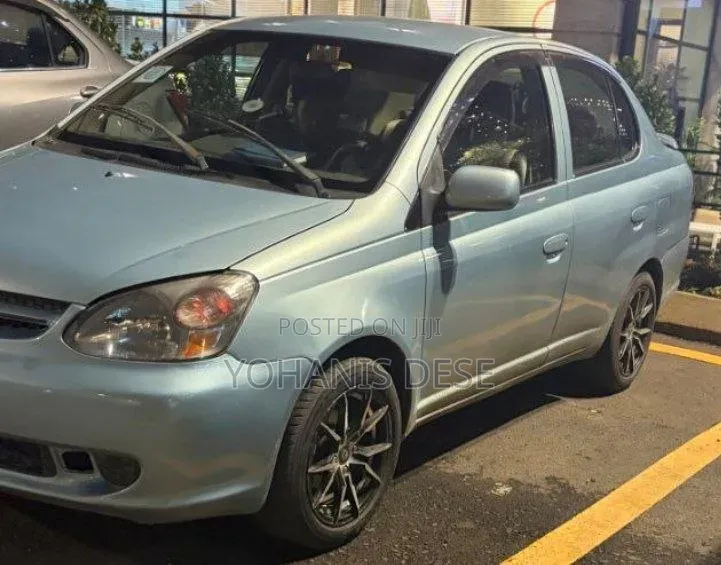 Toyota Platz 2005