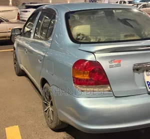Toyota Platz 2005