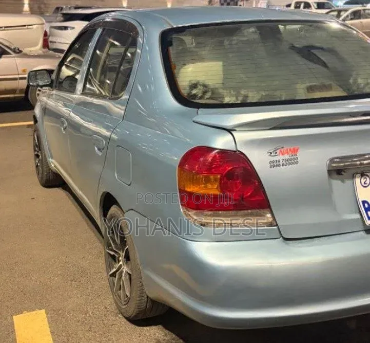 Toyota Platz 2005