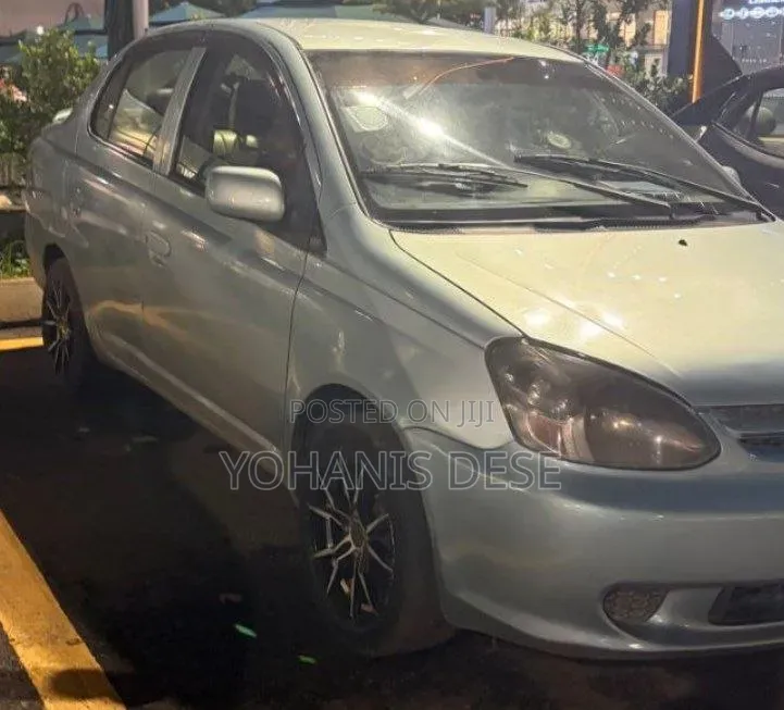 Toyota Platz 2005