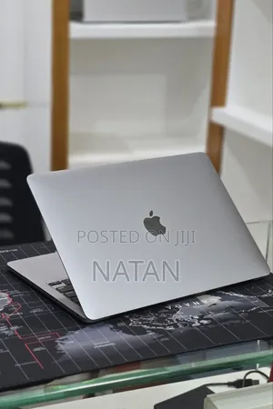 New Laptop Apple MacBook Pro 2022 M2 16GB Apple M2 SSD 512GB