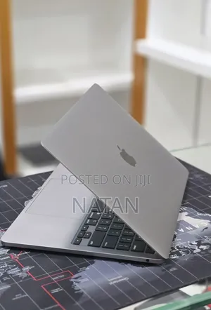 New Laptop Apple MacBook Pro 2022 M2 16GB Apple M2 SSD 512GB