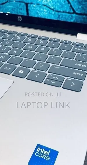 New Laptop HP OmniBook 5 Flip 16GB Intel Core 7 SSD 512GB