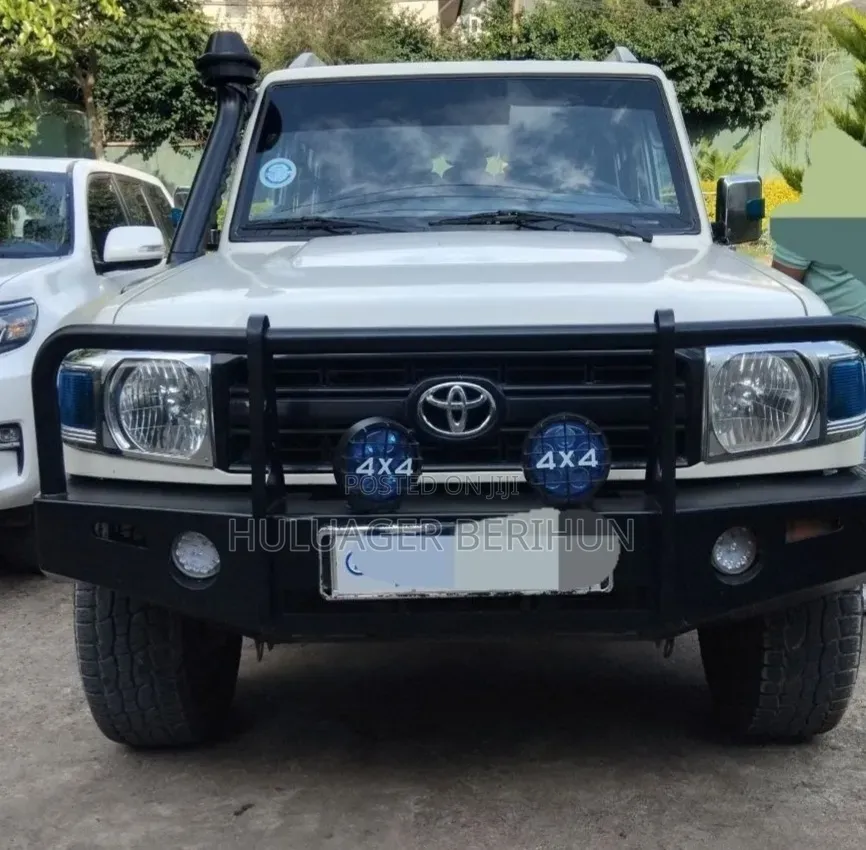 Toyota Land Cruiser 2018 White