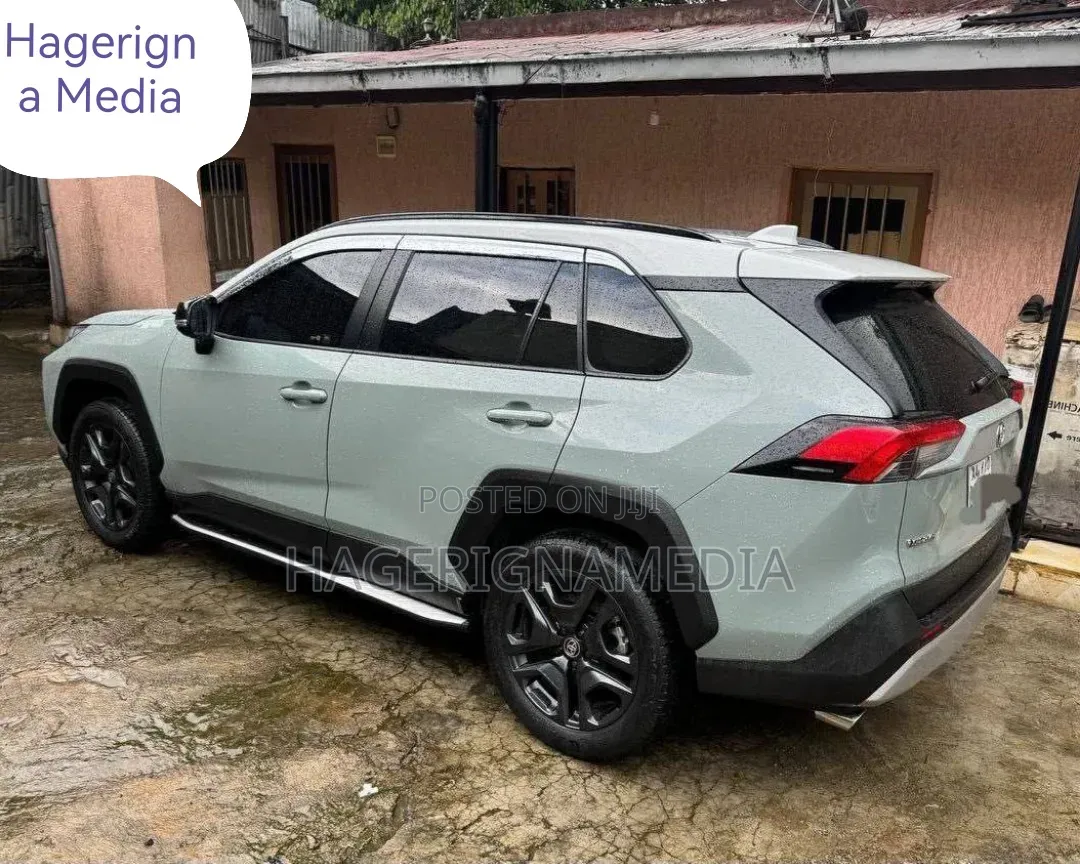 Toyota RAV4 2022 Gray