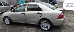 Toyota Corolla 2006 Gold