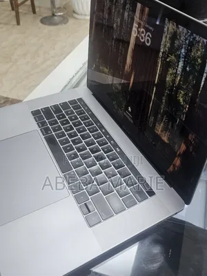 New Laptop Apple MacBook Pro 2018 16GB Intel Core i7 SSD 512GB