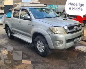 Toyota Hilux 2010 Silver
