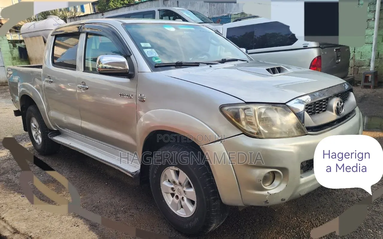 Toyota Hilux 2010 Silver