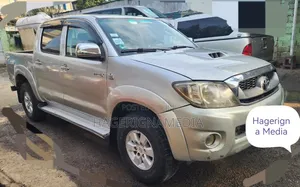Toyota Hilux 2010 Silver
